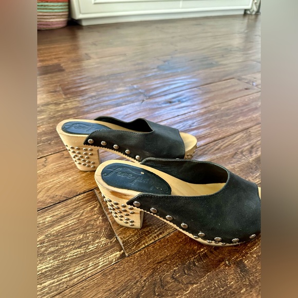 Free People Colbie Studded Wooded Clogs Black Leather Sz 5 - Picture 5 of 7